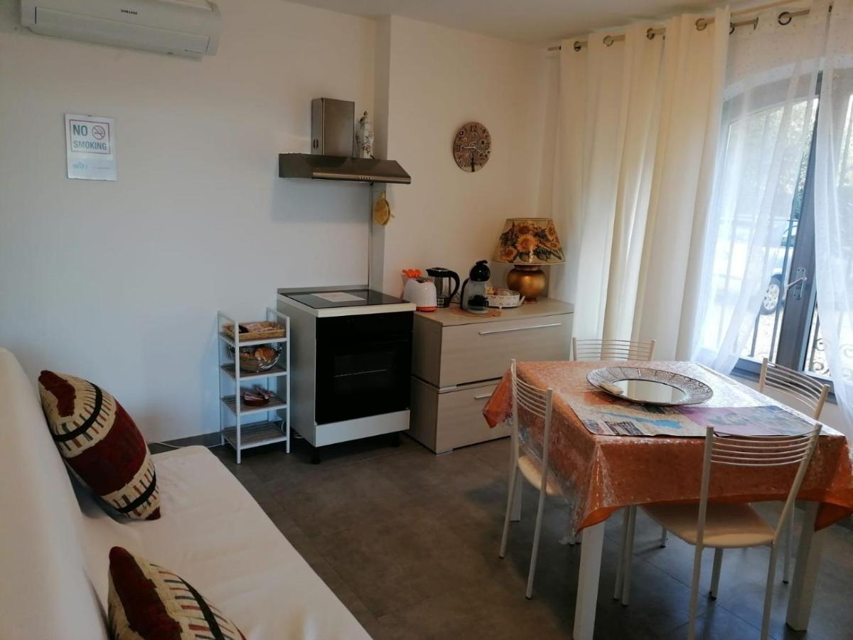 לאזיסה Villa La Magnolia - Private Beach Access, Garden, Views מראה חיצוני תמונה